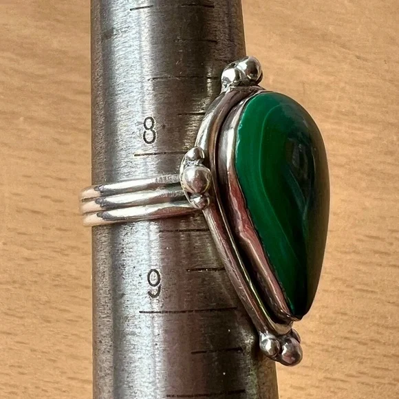 VINTAGE LARGE NAVAJO SOUTHWESTERN NATIVE AMERICAN MALACHITE RING 925 STERLING